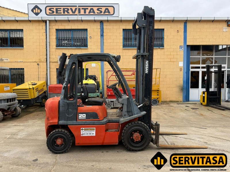 CARRETILLA ELEVADORA NISSAN FD02