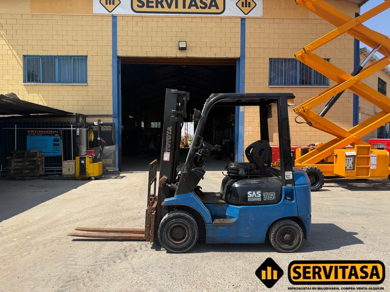 CARRETILLA ELEVADORA TOYOTA 02-7FDF18